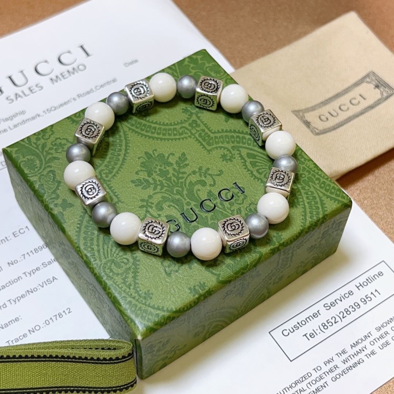 G*u*i bracelets